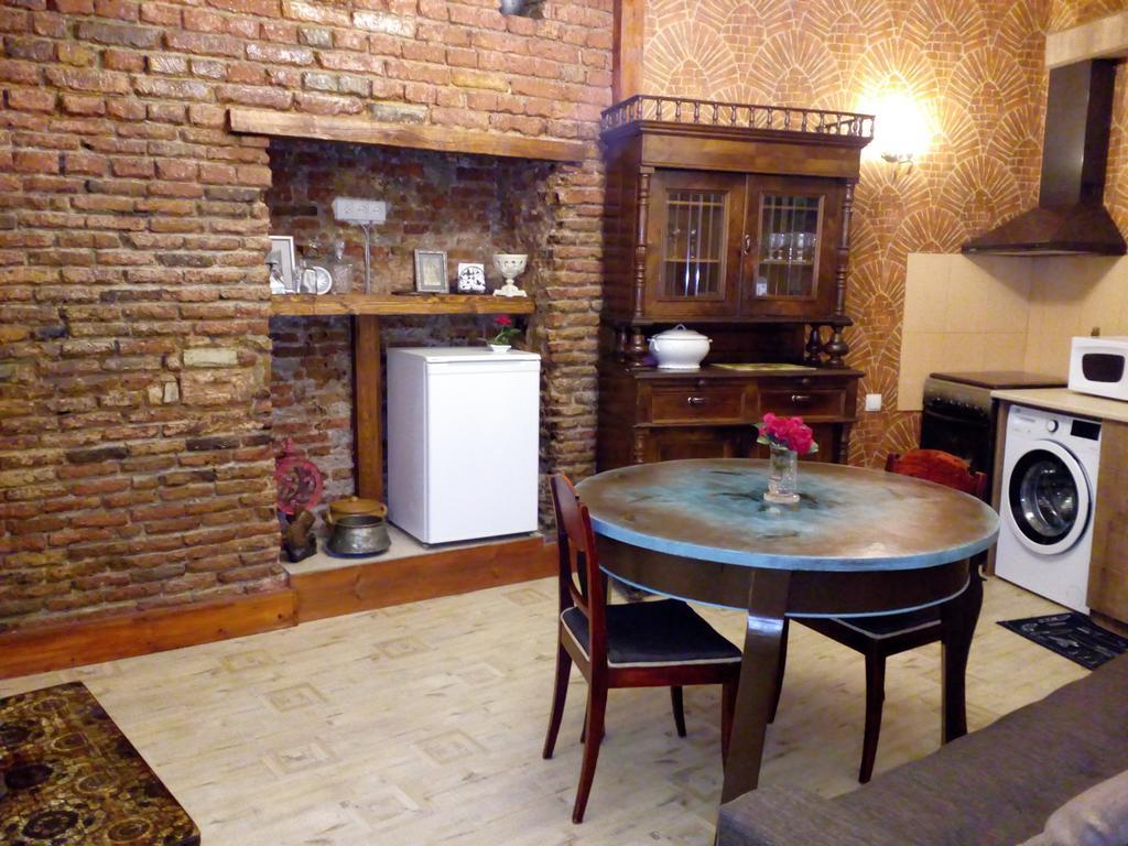 Art House Petunia Apartment Tbilisi Bagian luar foto