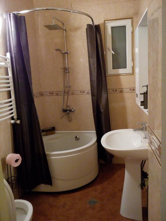 Art House Petunia Apartment Tbilisi Bagian luar foto