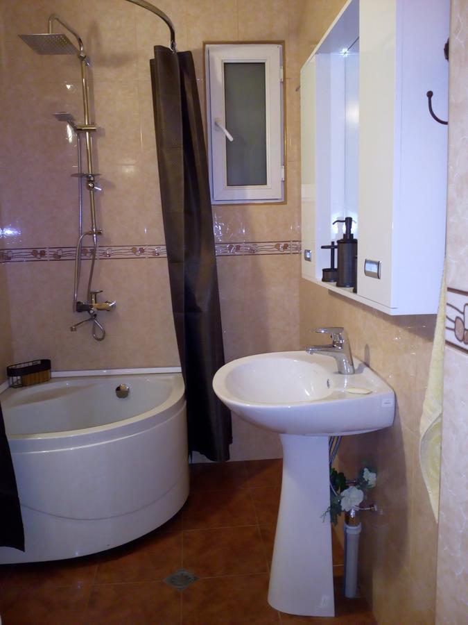 Art House Petunia Apartment Tbilisi Bagian luar foto