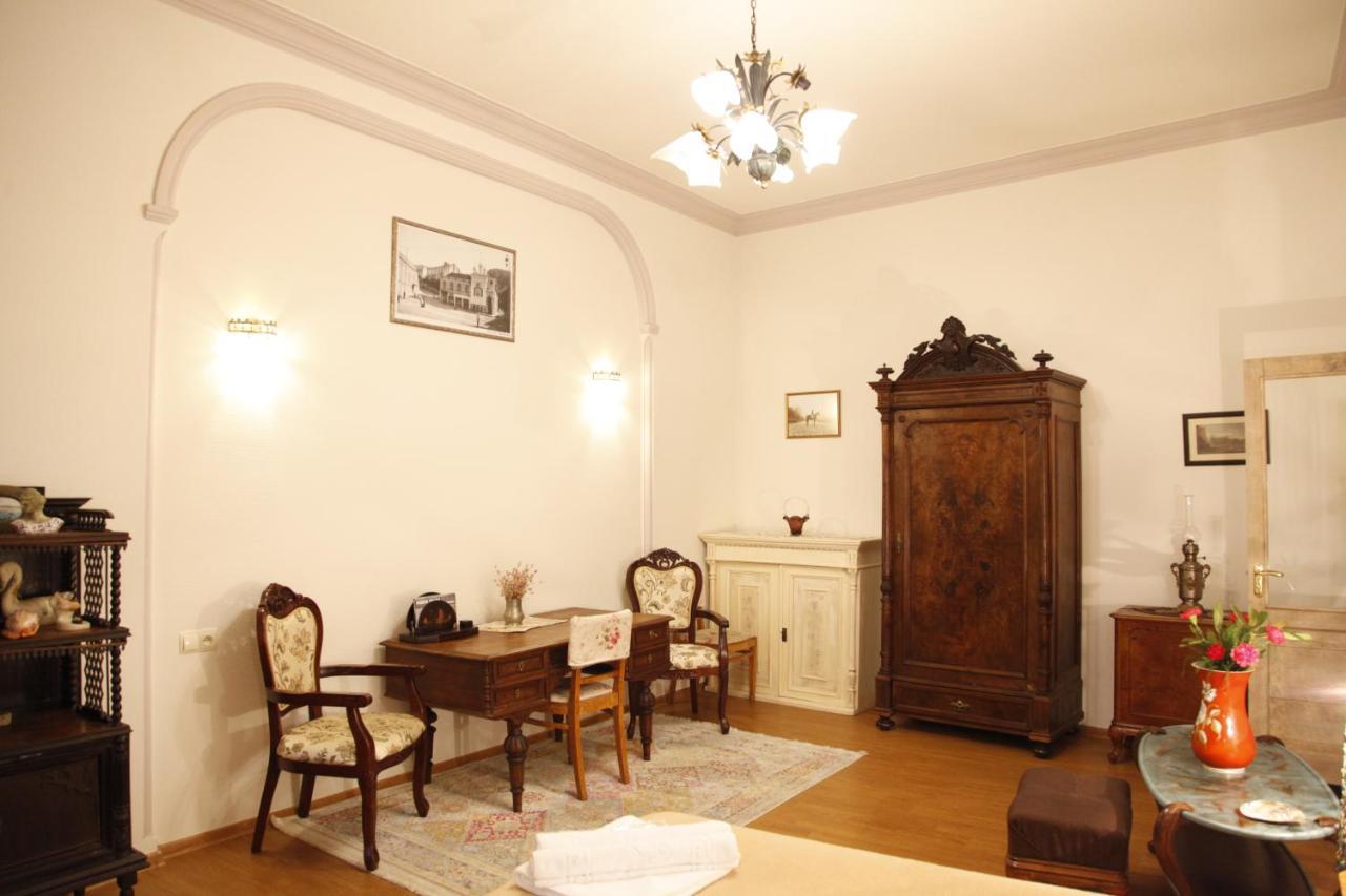 Art House Petunia Apartment Tbilisi Bagian luar foto