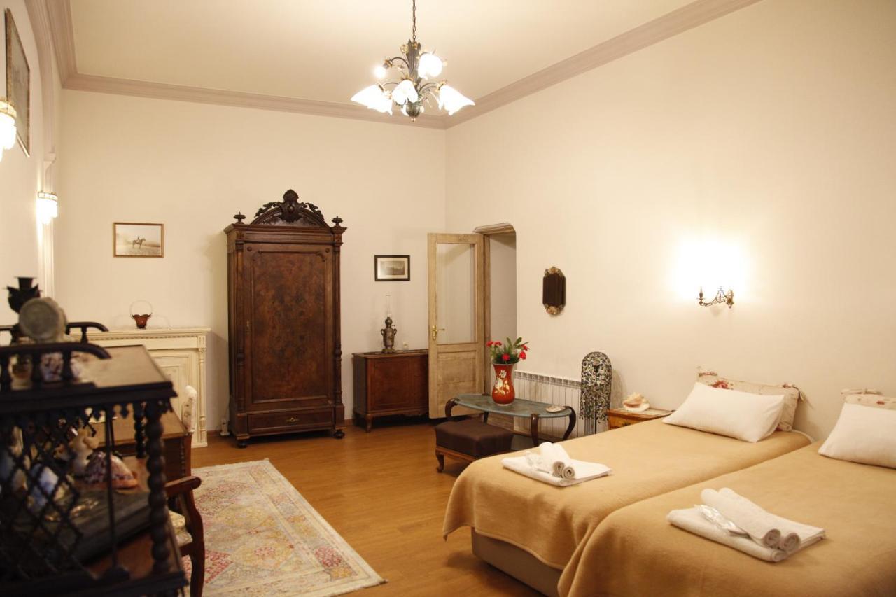 Art House Petunia Apartment Tbilisi Bagian luar foto