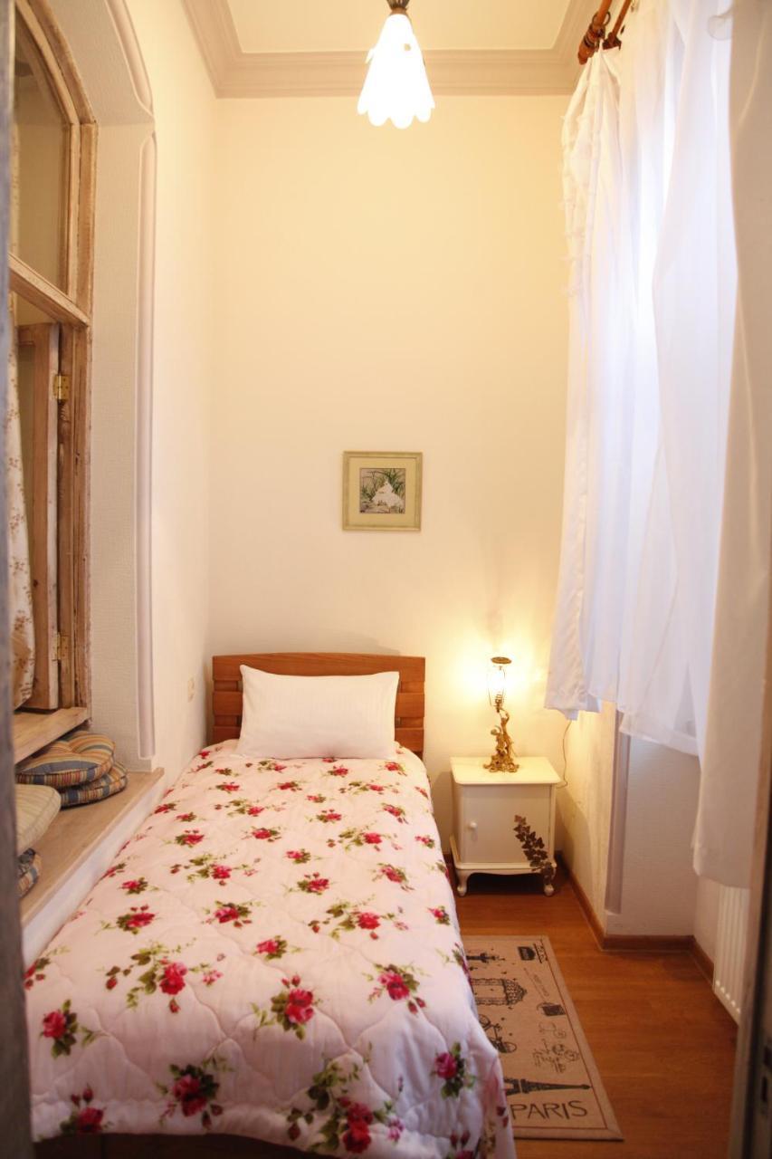 Art House Petunia Apartment Tbilisi Bagian luar foto