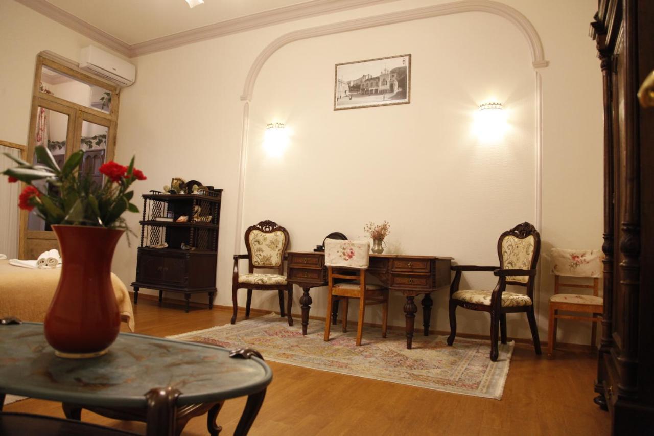 Art House Petunia Apartment Tbilisi Bagian luar foto